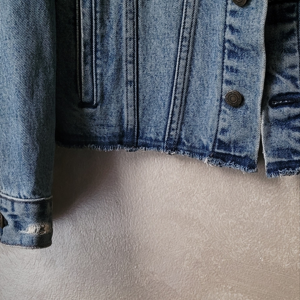 REFORMATION DENIM JEAN DISTRESSED JACKET IN BADLANDS WASH - Picture 9 of 10
